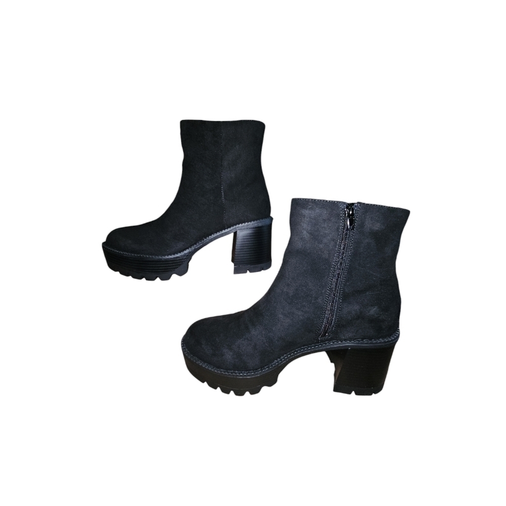 Wild Pair Womens Margoee Black Faux Suede Chunky Heeled Ankle Boots Size 9.5 - Picture 2 of 12